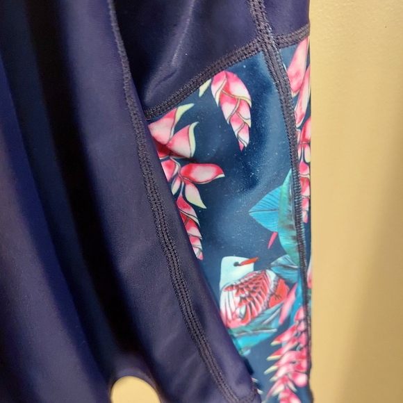 BLUE Floral Rashguard - Picture 3 of 4